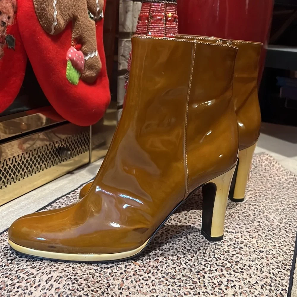 Via Spiga: Designer booties.  Carmel color with pale yellow heels! - Picture 3 of 15